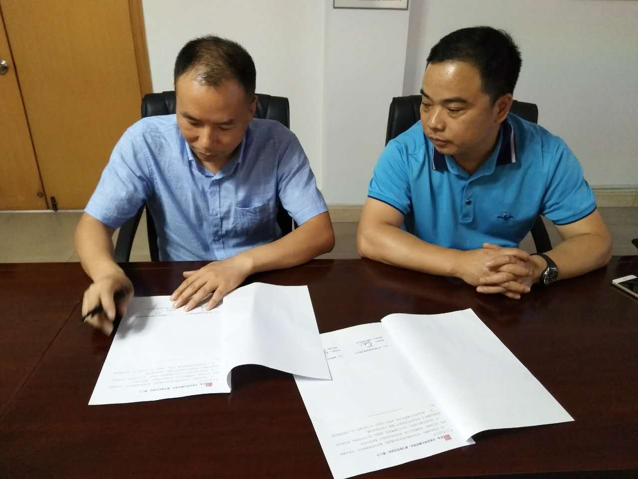 热烈祝贺公司与四川维珍高新材料有限公司签订咨询战略合作协议！